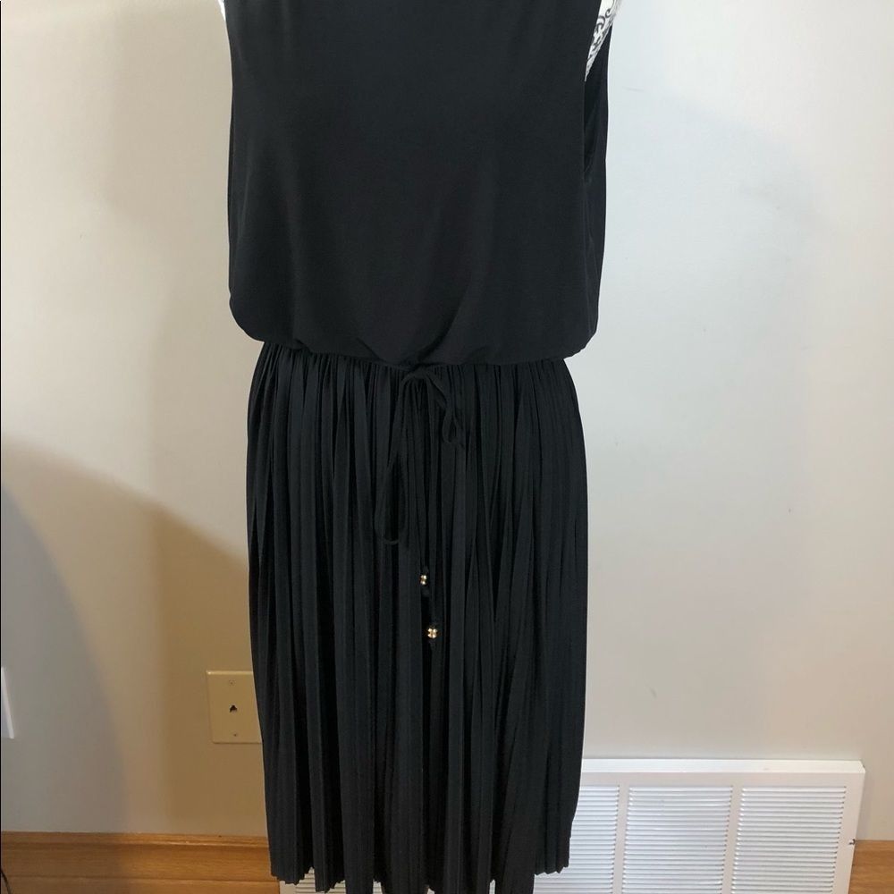 🔴 2 for $25 Ivanka Trump cocktail dress black Sleeveless size 2
